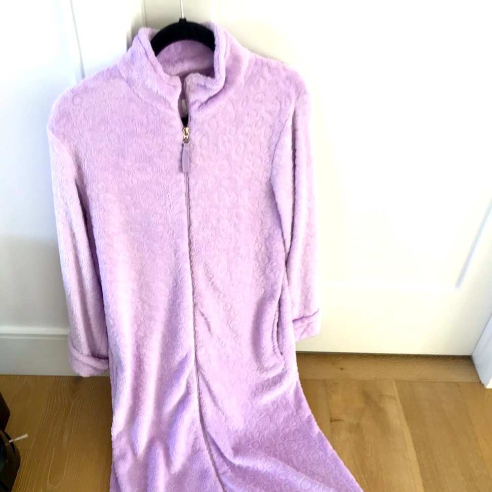 Oscar de la Renta Cozy lilac zippered bath robe